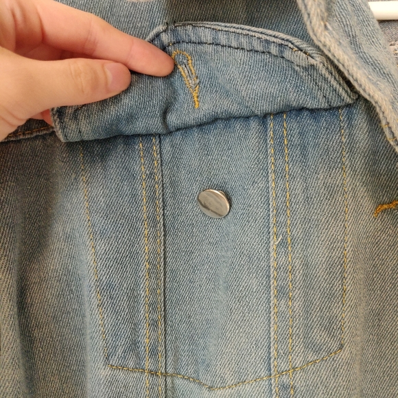 🌠2/$35🌠 Yesstyle Light Wash Denim Jean Jacket - Picture 7 of 10
